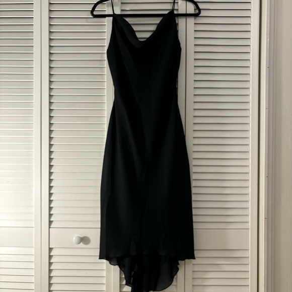 The Perfect Black Dress - Picture 5 of 10
